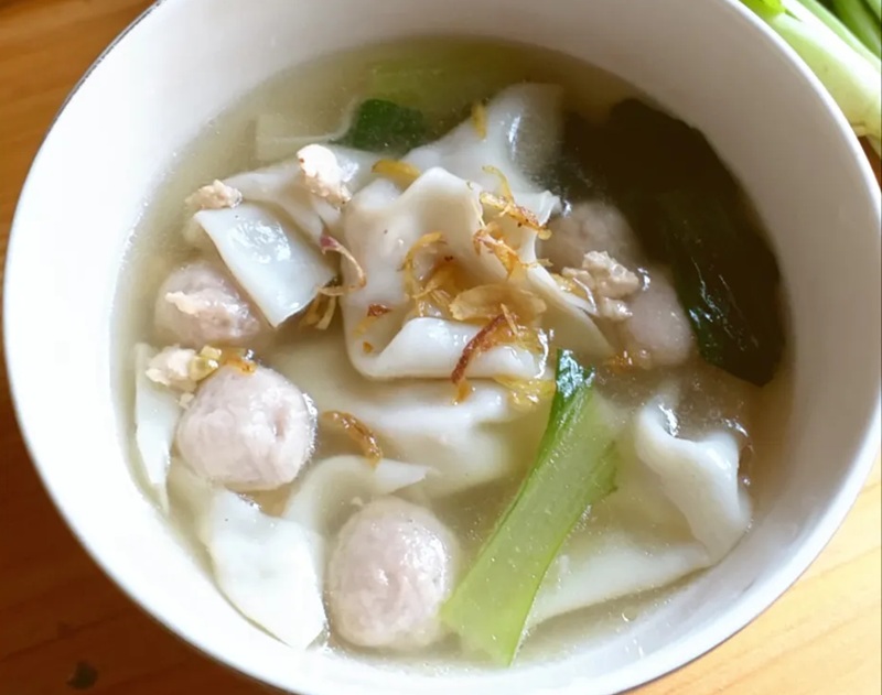 Sop Pangsit Ayam Plus Bakso dan Pokcoy - Holopis