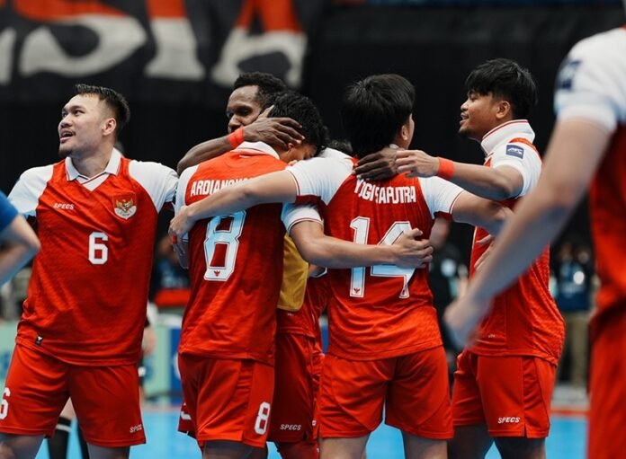 Timnas Futsal Indonesia saat selebrasi kemenangan lawan Jepang di Piala Asia Futsal 2026 - Holopis