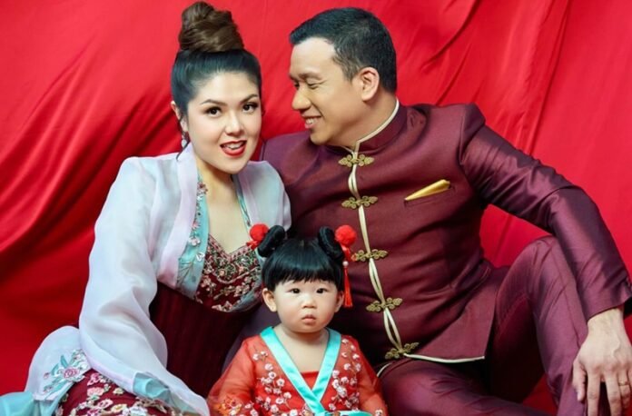 Tina Toon dan keluarga