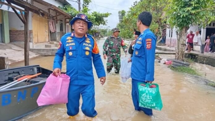 evakuasi warga karangligar - Holopis