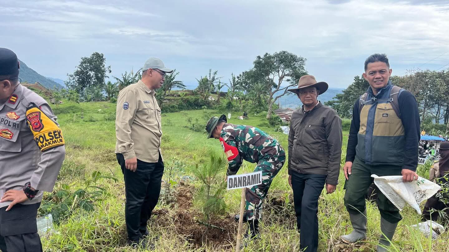 Kegiatan Tanam Pohon Di Bogor