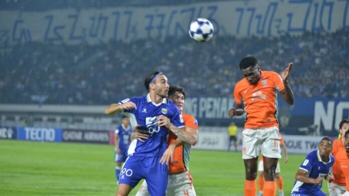 Laga Persib Vs Rathaburi_Holopis