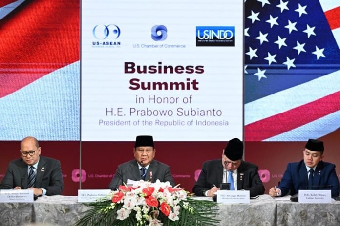 Presiden Prabowo Subianto Saat Hadir Di Sesi Roundtable Pada Business Summit Di Washington Dc Holopis