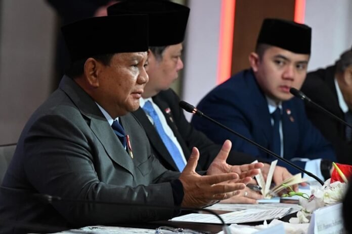 Presiden Prabowo Subianto Saat Memberikan Pernyataan Pada Sesi Roundtable Pada Business Summit Di Washington Dc Holopis