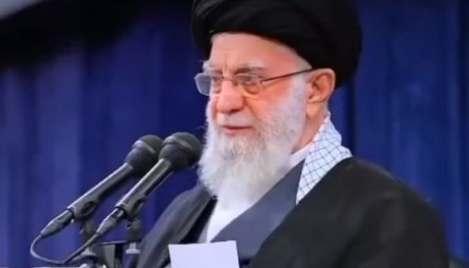 Pemimpin tertinggi Iran Ayatollah Ali Khamenei._Holopis