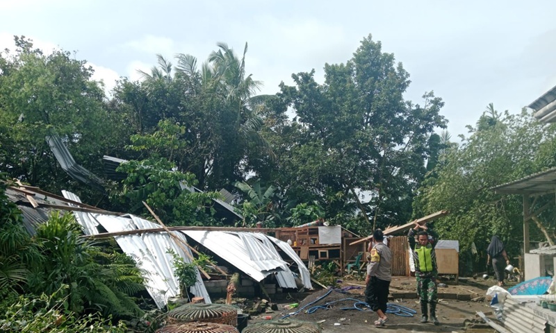 Angin Kencang Di Lombok Tengah Holopis