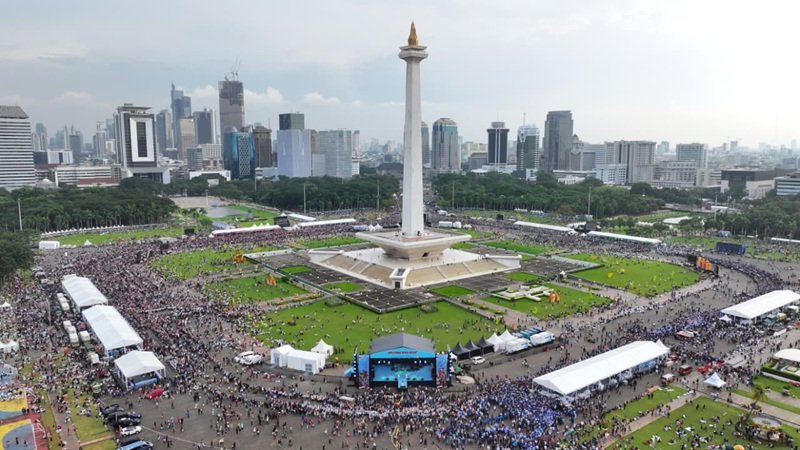 Bazar Dan Hiburan Rakyat Di Kawasan Monas Jakarta Holopis