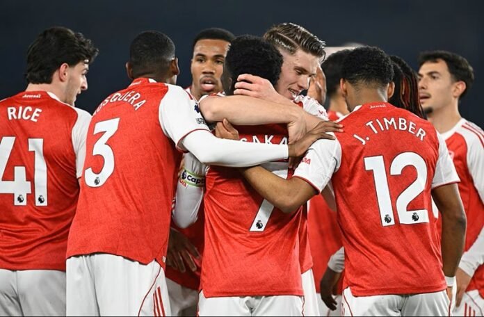 Bukayo Saka Dan Skuad Arsenal Saat Selebrasi Gol Kontra Brighton Di Liga Inggris Holopis