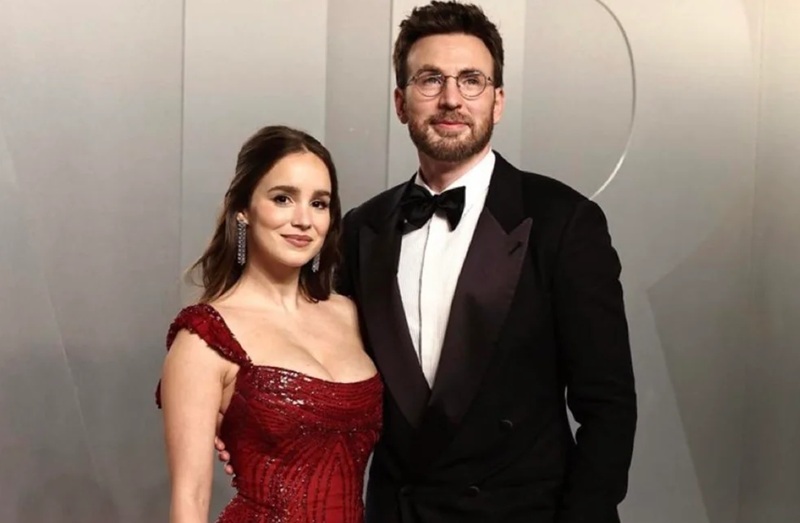Chris Evans dan Alba Baptista