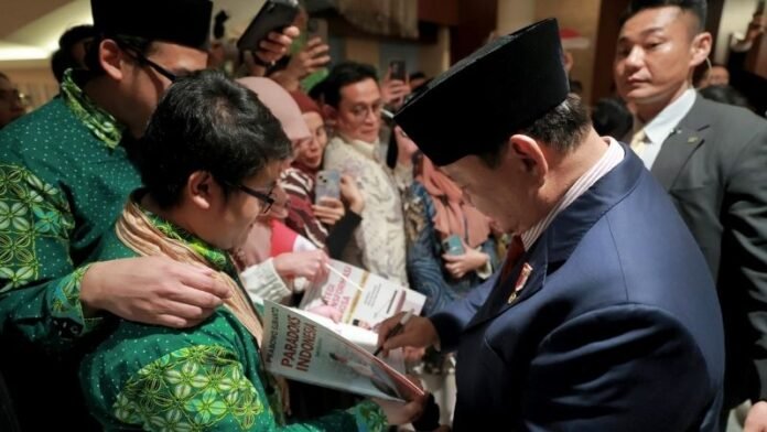 Diaspora Jepang Dapat Tanda Tangan Prabowo Holopis