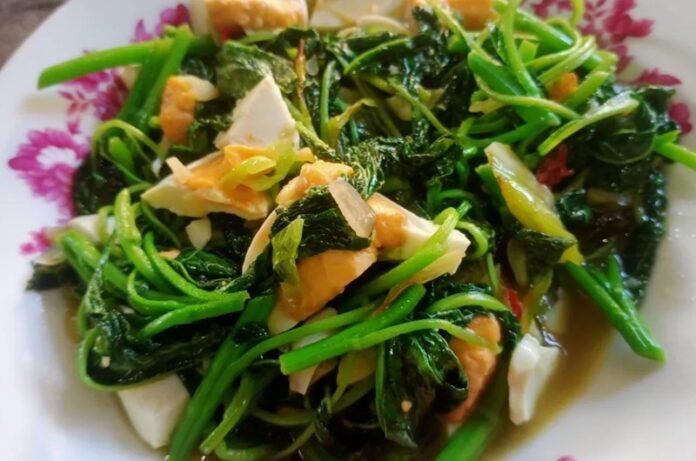 Hidangan Makanan Tumis Bayam Telur Holopis