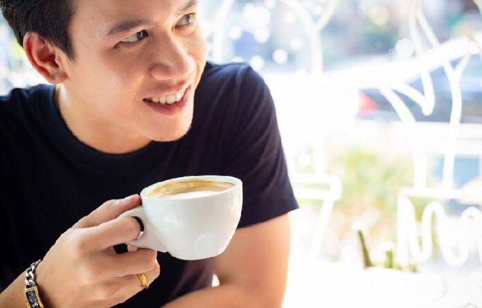Ilustrasi Pria Sedang Meminum Kopi Holopis