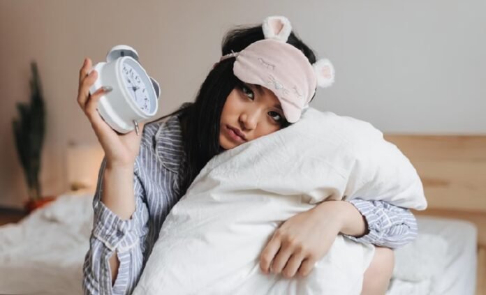 Ilustrasi Wanita Terkena Insomnia Holopis