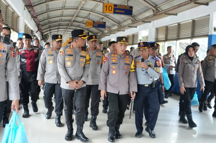 Kapolri Cek Terminal Purabaya Sidoarjo Holopis