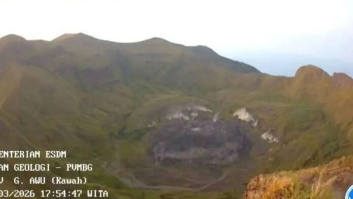 Kawah Gunung Awu Di Kabupaten Kepulauan Sangihe Sulawesi Utara Holopis