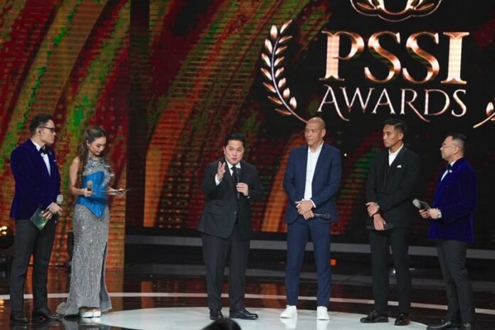 Ketua Umum Pssi Erick Thohir Saat Menghadiri Acara Penghargaan Pssi Awards 2026 Holopis