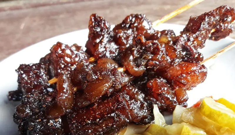 Kuliner Sate Susu Sapi Holopis