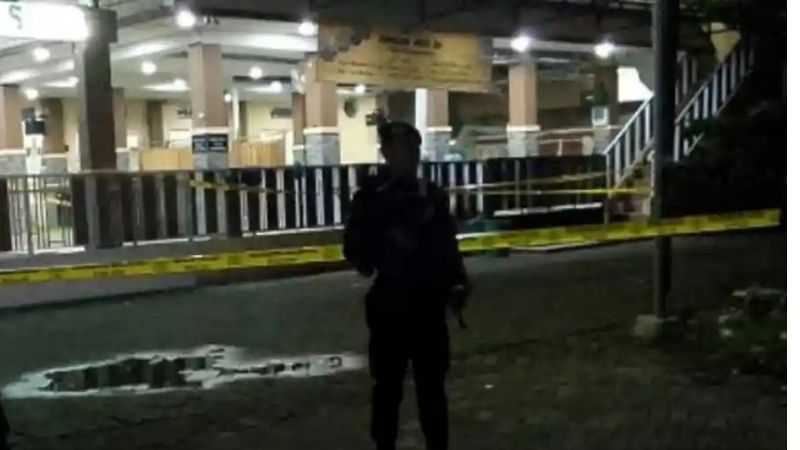 Ledakan Di Masjid Holopis