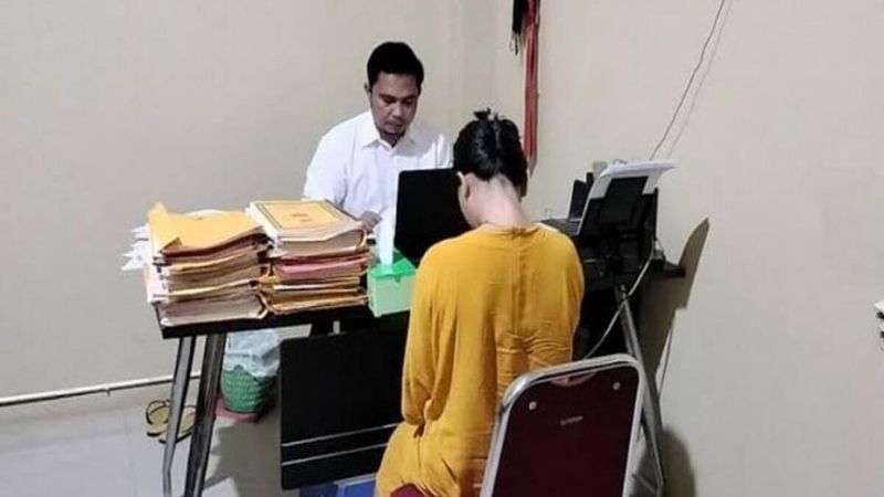 Mesum Dengan Mantan Holopis