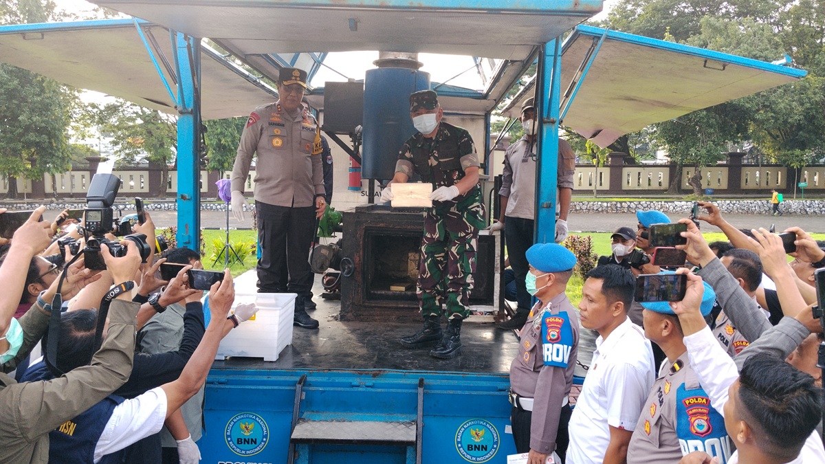 Pemusnahan Kokain Di Polda Sulawesi Selatan Holopis