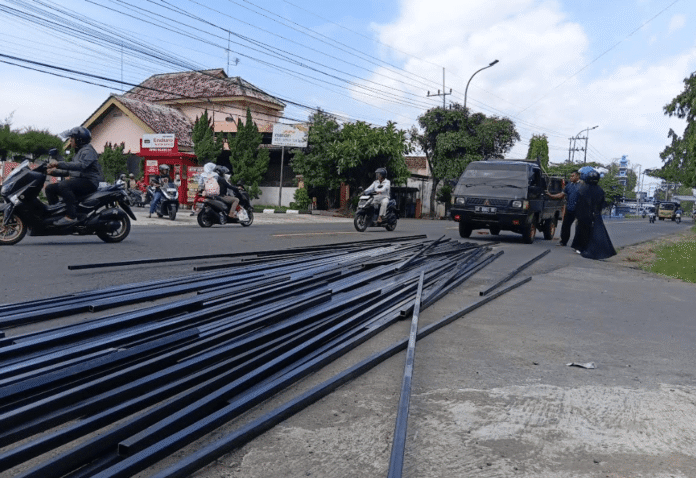 Pipa Hollow Berceceran Di Magetan Holopis