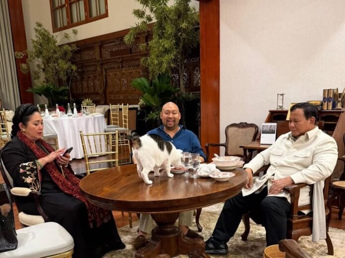 Prabowo Bersama Keluarga Holopis