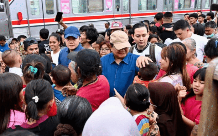 Prabowo Di Stasiun Pasar Senen Holopis