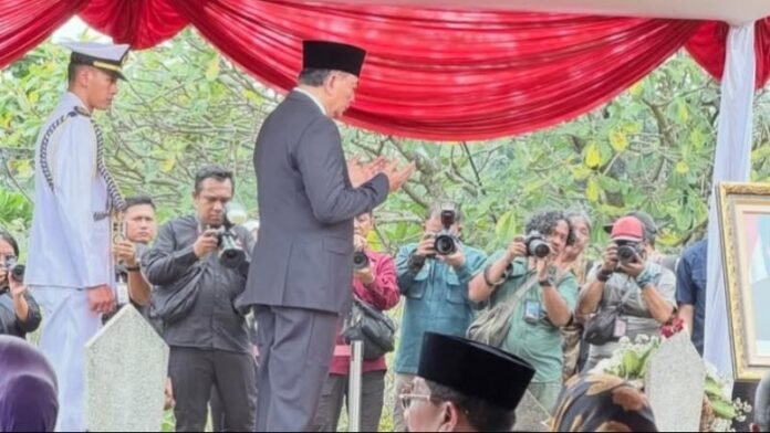 Proses Pemakaman Juwono Sudarsono Holopis