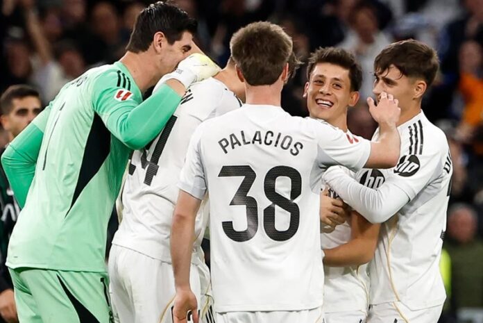 Skuad Real Madrid Saat Selebrasi Gol Lawan Elche Di Liga Spanyol Holopis