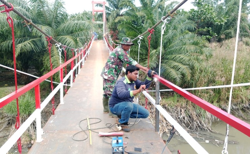 Tni Bangun Jembatan Holopis