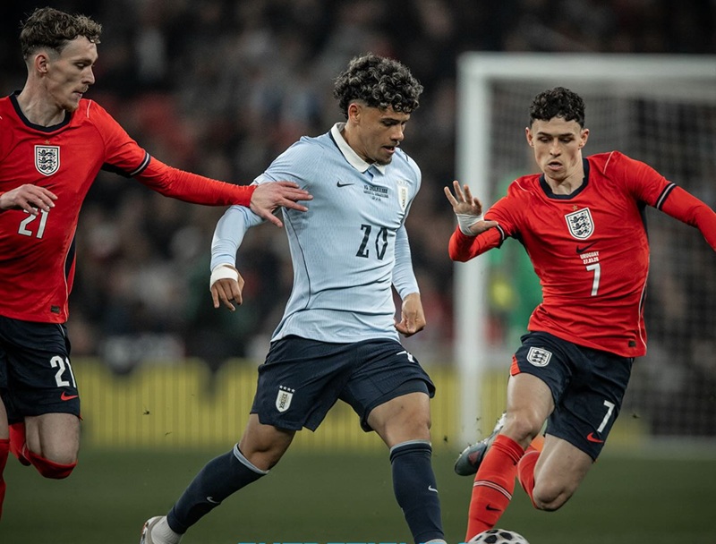 Timnas Inggris Vs Timnas Uruguay Di Laga Persahabatan Internasional Holopis