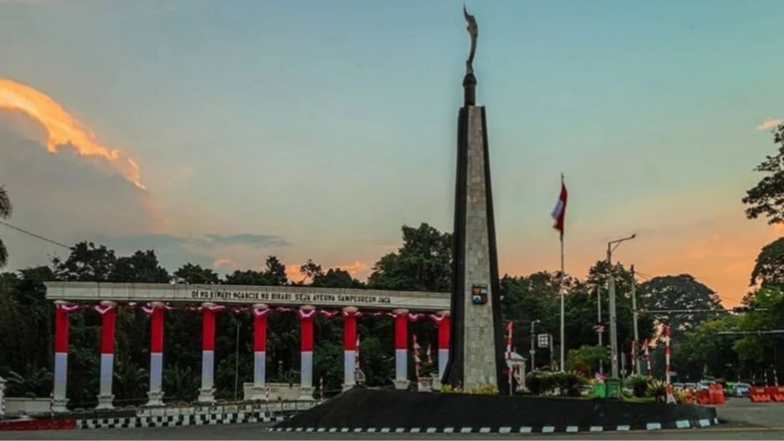 Tugu Kujang Bogor Holopis