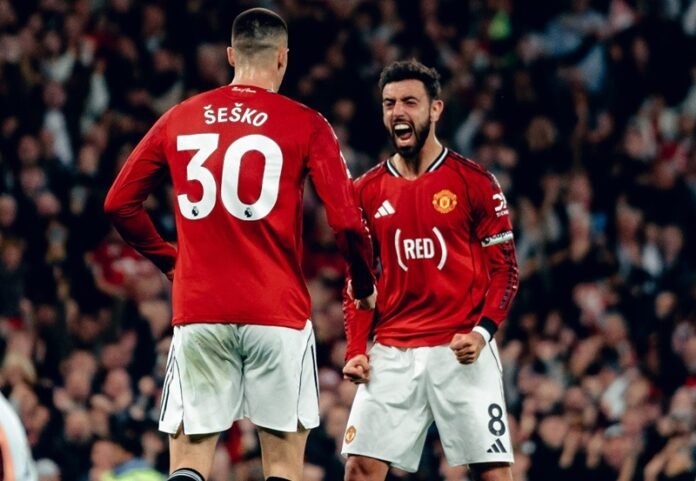 Bruno Fernandes Dan Benjamin Sesko Saat Selebrasi Gol Di Laga Manchester United Vs Brentford Pada Lanjutan Liga Inggris Holopis