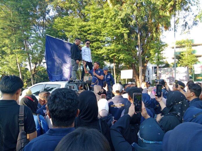 Demo Nasdem Holopis