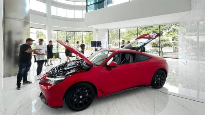 Display Honda Prelude Red Di Honda Lounge Holopis