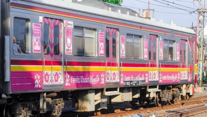 Gerbong Khusus Wanita Di Krl Holopis