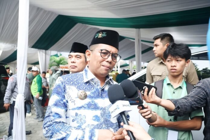 Gubernur Banten Andra Soni Di Serang Holopis