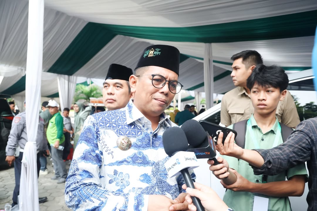 Gubernur Banten Andra Soni Di Serang Holopis