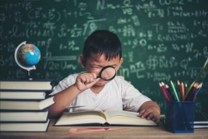 Ilustrasi Anak Fokus Belajar