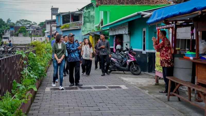 Kampung Mrican Holopis