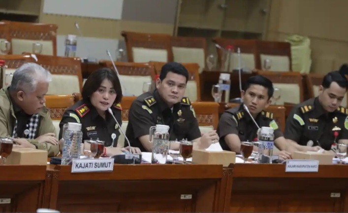 Kejaksaan Negeri Karo Saat Rpdu Di Komisi Iii Dpr Ri