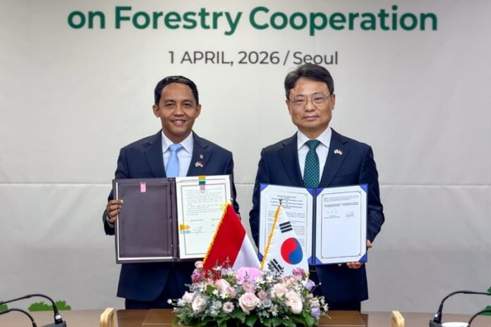 Menhut Raja Juli Dengan Korea Forest Service Kfs Republik Korea Saat Penandatanganan Kerja Sama Strategis Holopis