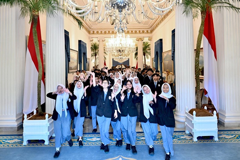 Para Siswa Di Istana Kepresidenan Jakarta Holopis