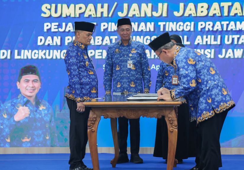 Pelantikan Pejabat Pemprov Jateng Holopis