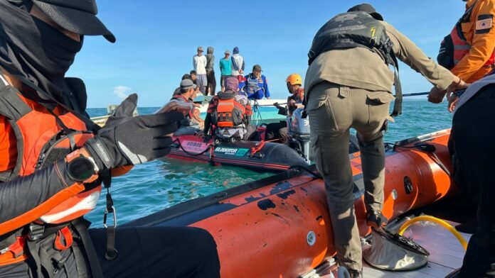 Pencarian Nelayan Tenggelam Di Bone Holopis