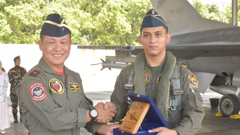 Pilot Tni Au Holopis