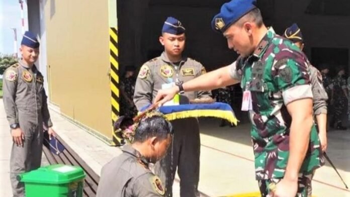 Pilot F 16 Tni Au Holopis