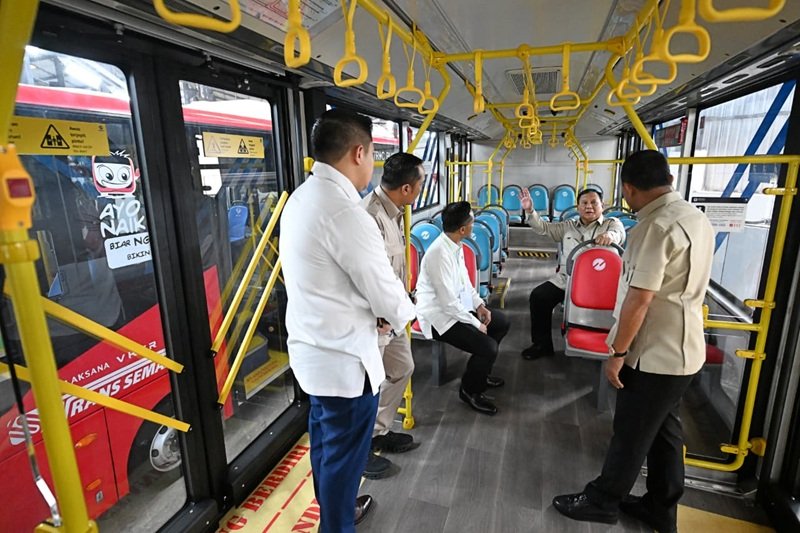 Presiden Prabowo Saat Meniki Bus Listrik Pt Vktr Sakti Industries Holopis