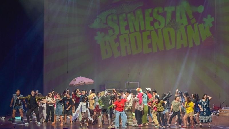 Semesta Berdendang Holopis