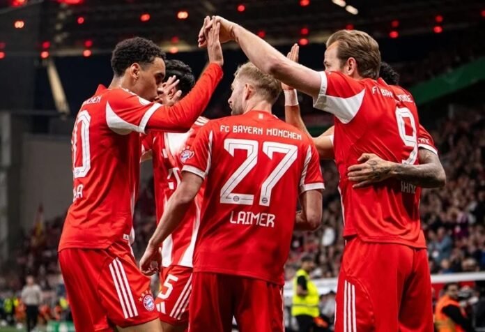 Skuad Bayern Munchen Saat Selebrasi Gol Holopis